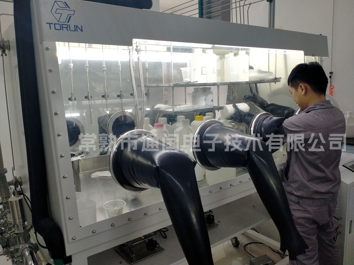 國內(nèi)某知名電解液龍頭企業(yè)實(shí)驗(yàn)室手套箱定制案例
